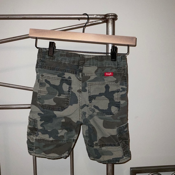 Wrangler size 5 boys shorts camo - Picture 2 of 3